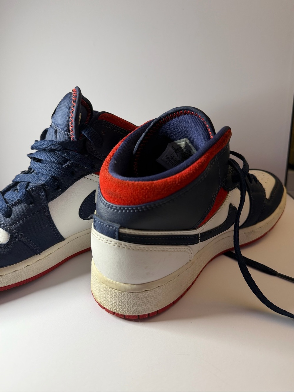 Jordan 1 Mid - Picture 2 of 7